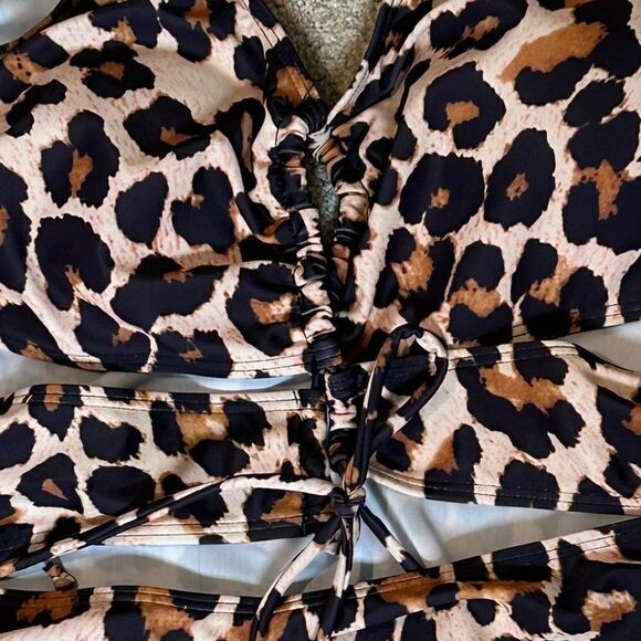 29- Sexy Cheetah  Print Cut out one piece swimsuit - Picture 6 of 6